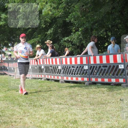 21.06.2025 - 27. Vierlanden-Triathlon KatJ http://msf.ph/oto/8052201 15.06.2025 11:51:04 Ziel 371 meine-sportfotos.de