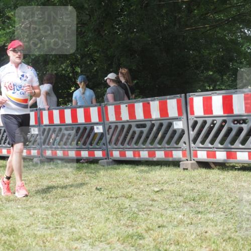 21.06.2025 - 27. Vierlanden-Triathlon KatJ http://msf.ph/oto/8052208 15.06.2025 11:51:05 Ziel 371 meine-sportfotos.de