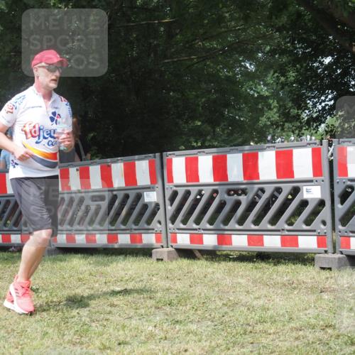 21.06.2025 - 27. Vierlanden-Triathlon KatJ http://msf.ph/oto/8052209 15.06.2025 11:51:06 Ziel 371 meine-sportfotos.de