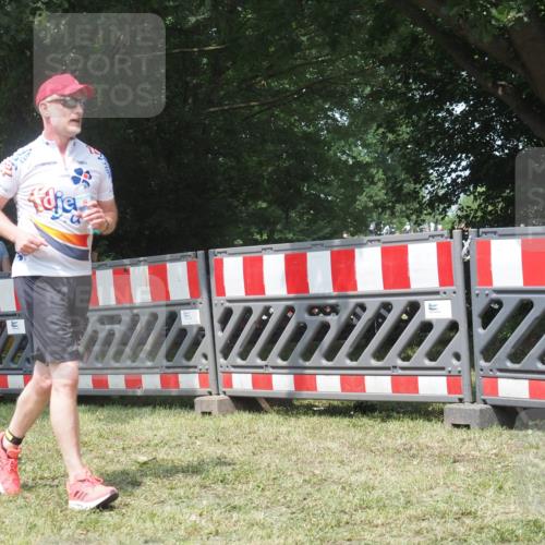 21.06.2025 - 27. Vierlanden-Triathlon KatJ http://msf.ph/oto/8052210 15.06.2025 11:51:06 Ziel 371 meine-sportfotos.de