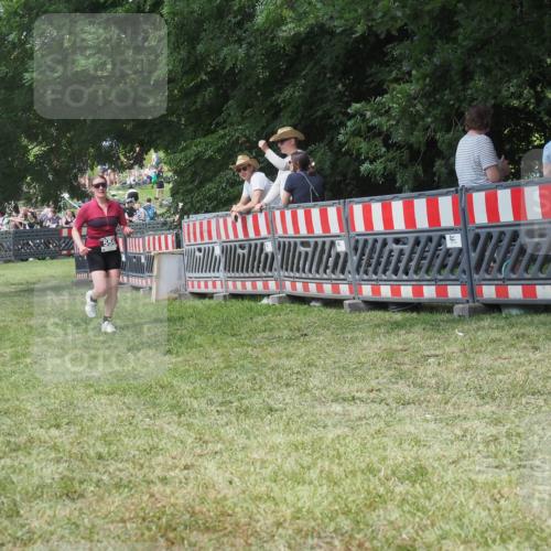 21.06.2025 - 27. Vierlanden-Triathlon KatJ http://msf.ph/oto/8052213 15.06.2025 11:52:24 Ziel 556 meine-sportfotos.de