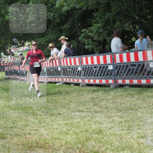 21.06.2025 - 27. Vierlanden-Triathlon KatJ http://msf.ph/oto/8052217 15.06.2025 11:52:25 Ziel 556 meine-sportfotos.de
