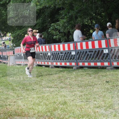 21.06.2025 - 27. Vierlanden-Triathlon KatJ http://msf.ph/oto/8052218 15.06.2025 11:52:26 Ziel 556 meine-sportfotos.de
