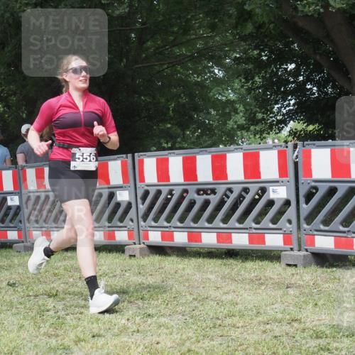 21.06.2025 - 27. Vierlanden-Triathlon KatJ http://msf.ph/oto/8052221 15.06.2025 11:52:27 Ziel 556 meine-sportfotos.de