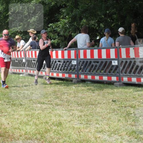 21.06.2025 - 27. Vierlanden-Triathlon KatJ http://msf.ph/oto/8052230 15.06.2025 11:52:46 Ziel 459, 593, 616 meine-sportfotos.de
