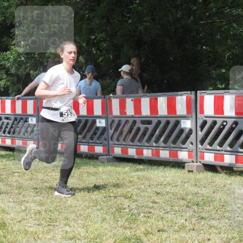 21.06.2025 - 27. Vierlanden-Triathlon KatJ http://msf.ph/oto/8052245 15.06.2025 11:52:50 Ziel 459, 593 meine-sportfotos.de