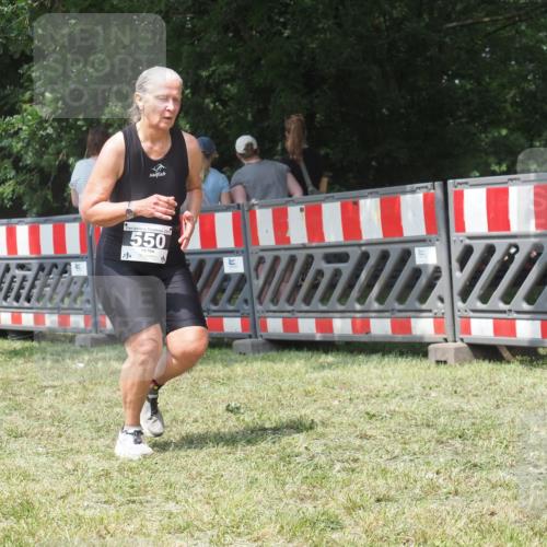 21.06.2025 - 27. Vierlanden-Triathlon KatJ http://msf.ph/oto/8052257 15.06.2025 11:53:03 Ziel 488, 550 meine-sportfotos.de