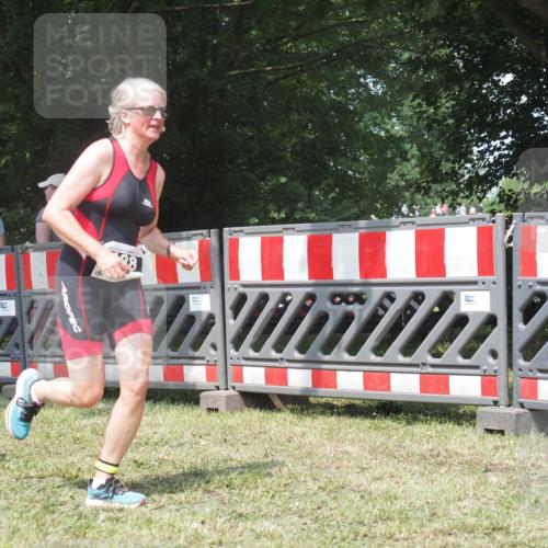 21.06.2025 - 27. Vierlanden-Triathlon KatJ http://msf.ph/oto/8052272 15.06.2025 11:53:08 Ziel 488 meine-sportfotos.de