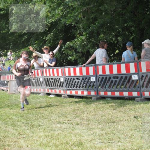 21.06.2025 - 27. Vierlanden-Triathlon KatJ http://msf.ph/oto/8052277 15.06.2025 11:54:14 Ziel 474 meine-sportfotos.de