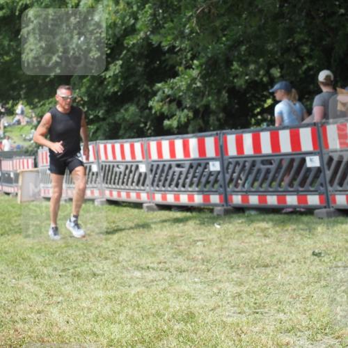 21.06.2025 - 27. Vierlanden-Triathlon KatJ http://msf.ph/oto/8052293 15.06.2025 11:54:44 Ziel 421 meine-sportfotos.de
