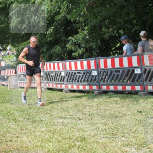 21.06.2025 - 27. Vierlanden-Triathlon KatJ http://msf.ph/oto/8052294 15.06.2025 11:54:44 Ziel 421 meine-sportfotos.de