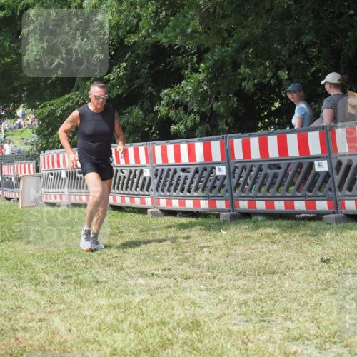 21.06.2025 - 27. Vierlanden-Triathlon KatJ http://msf.ph/oto/8052296 15.06.2025 11:54:45 Ziel 421 meine-sportfotos.de
