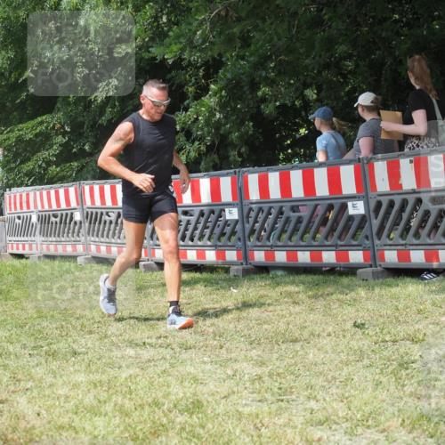 21.06.2025 - 27. Vierlanden-Triathlon KatJ http://msf.ph/oto/8052298 15.06.2025 11:54:45 Ziel 421 meine-sportfotos.de
