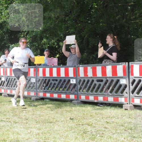 21.06.2025 - 27. Vierlanden-Triathlon KatJ http://msf.ph/oto/8052309 15.06.2025 11:55:04 Ziel 492 meine-sportfotos.de