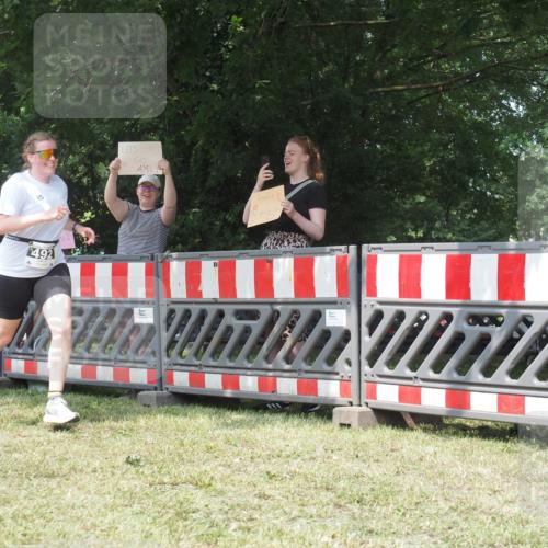 21.06.2025 - 27. Vierlanden-Triathlon KatJ http://msf.ph/oto/8052312 15.06.2025 11:55:04 Ziel 492 meine-sportfotos.de