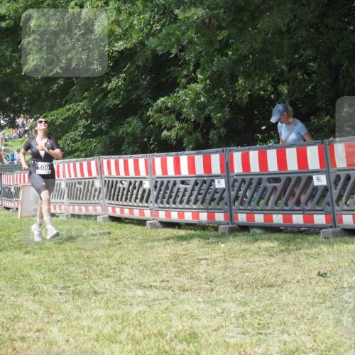 21.06.2025 - 27. Vierlanden-Triathlon KatJ http://msf.ph/oto/8052321 15.06.2025 11:55:15 Ziel 500 meine-sportfotos.de