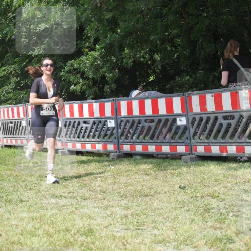 21.06.2025 - 27. Vierlanden-Triathlon KatJ http://msf.ph/oto/8052326 15.06.2025 11:55:16 Ziel 500 meine-sportfotos.de