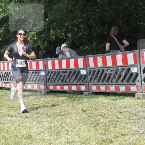 21.06.2025 - 27. Vierlanden-Triathlon KatJ http://msf.ph/oto/8052332 15.06.2025 11:55:17 Ziel 500 meine-sportfotos.de