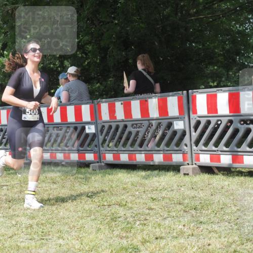 21.06.2025 - 27. Vierlanden-Triathlon KatJ http://msf.ph/oto/8052336 15.06.2025 11:55:17 Ziel 500 meine-sportfotos.de