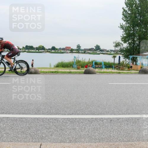 15.06.2025 - 27. Vierlanden-Triathlon H.Heesch http://msf.ph/oto/8052337 15.06.2025 10:56:57 Radfahren 94, 150, 451 meine-sportfotos.de