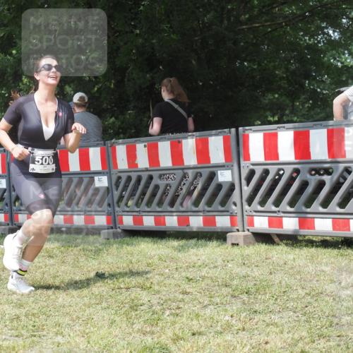 21.06.2025 - 27. Vierlanden-Triathlon KatJ http://msf.ph/oto/8052338 15.06.2025 11:55:17 Ziel 500 meine-sportfotos.de