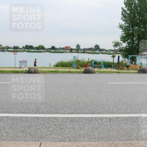 15.06.2025 - 27. Vierlanden-Triathlon H.Heesch http://msf.ph/oto/8052339 15.06.2025 10:56:57 Radfahren 94, 150, 451 meine-sportfotos.de