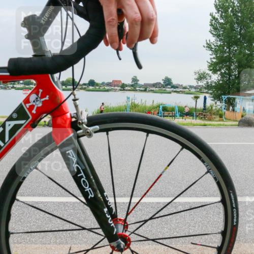 15.06.2025 - 27. Vierlanden-Triathlon H.Heesch http://msf.ph/oto/8052341 15.06.2025 10:56:58 Radfahren 94, 150, 451 meine-sportfotos.de