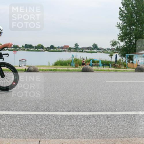 15.06.2025 - 27. Vierlanden-Triathlon H.Heesch http://msf.ph/oto/8052345 15.06.2025 10:56:59 Radfahren 94, 150, 451, 767 meine-sportfotos.de