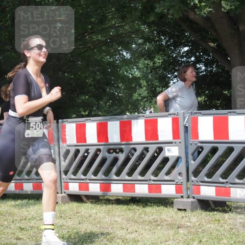 21.06.2025 - 27. Vierlanden-Triathlon KatJ http://msf.ph/oto/8052346 15.06.2025 11:55:18 Ziel 500 meine-sportfotos.de