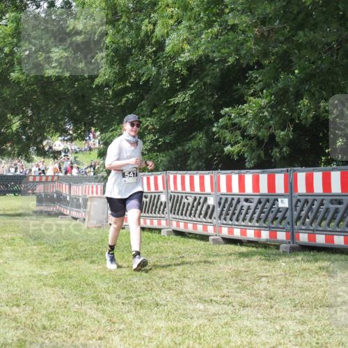 21.06.2025 - 27. Vierlanden-Triathlon KatJ http://msf.ph/oto/8052351 15.06.2025 11:55:50 Ziel 547 meine-sportfotos.de