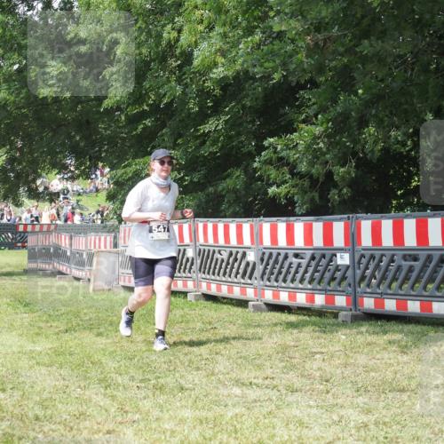 21.06.2025 - 27. Vierlanden-Triathlon KatJ http://msf.ph/oto/8052353 15.06.2025 11:55:50 Ziel 547 meine-sportfotos.de