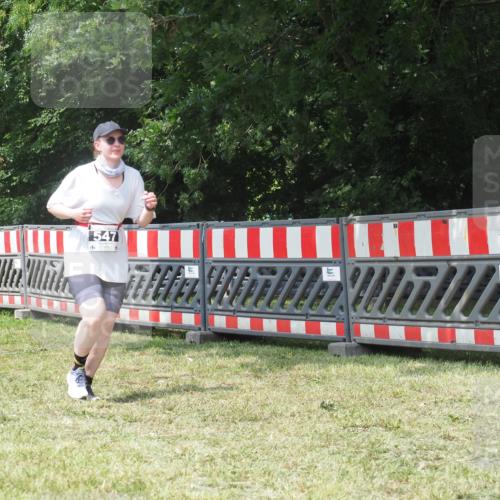 21.06.2025 - 27. Vierlanden-Triathlon KatJ http://msf.ph/oto/8052355 15.06.2025 11:55:51 Ziel 547 meine-sportfotos.de