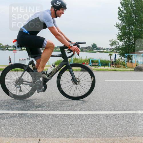 15.06.2025 - 27. Vierlanden-Triathlon H.Heesch http://msf.ph/oto/8052361 15.06.2025 10:57:28 Radfahren 149, 491, 566 meine-sportfotos.de