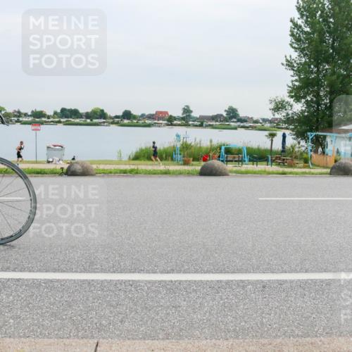 15.06.2025 - 27. Vierlanden-Triathlon H.Heesch http://msf.ph/oto/8052363 15.06.2025 10:57:31 Radfahren 149, 491, 1395 meine-sportfotos.de