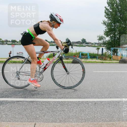 15.06.2025 - 27. Vierlanden-Triathlon H.Heesch http://msf.ph/oto/8052365 15.06.2025 10:57:32 Radfahren 149, 491, 507, 1395 meine-sportfotos.de
