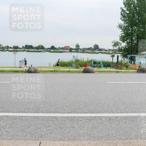 15.06.2025 - 27. Vierlanden-Triathlon H.Heesch http://msf.ph/oto/8052367 15.06.2025 10:57:34 Radfahren 491, 507, 1395 meine-sportfotos.de