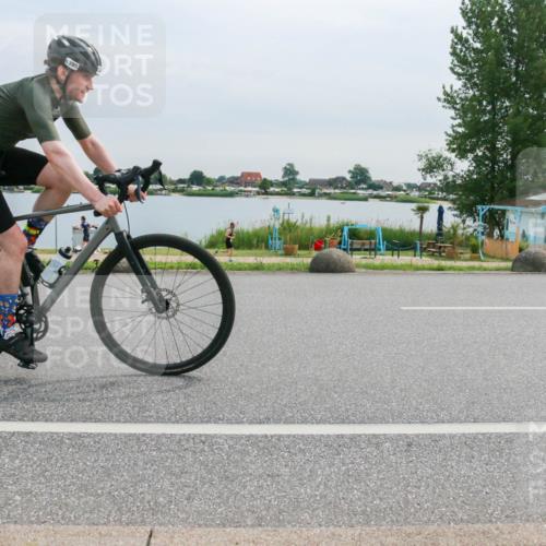 15.06.2025 - 27. Vierlanden-Triathlon H.Heesch http://msf.ph/oto/8052369 15.06.2025 10:57:34 Radfahren 491, 507, 1395 meine-sportfotos.de