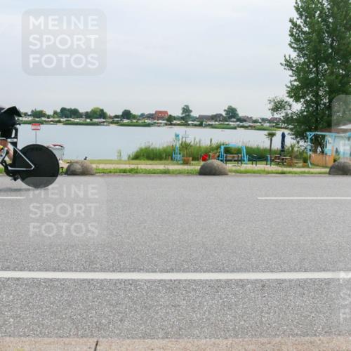 15.06.2025 - 27. Vierlanden-Triathlon H.Heesch http://msf.ph/oto/8052374 15.06.2025 10:57:39 Radfahren 48, 494, 507, 753 meine-sportfotos.de