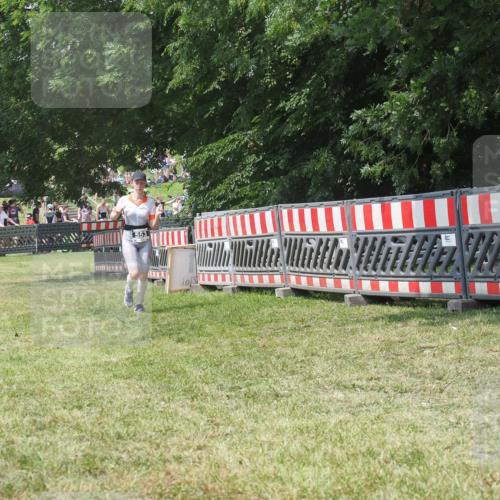 21.06.2025 - 27. Vierlanden-Triathlon KatJ http://msf.ph/oto/8052375 15.06.2025 11:56:18 Ziel 553 meine-sportfotos.de