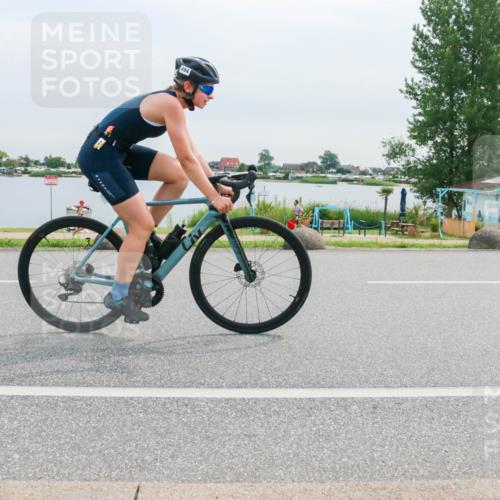 15.06.2025 - 27. Vierlanden-Triathlon H.Heesch http://msf.ph/oto/8052379 15.06.2025 10:57:43 Radfahren 48, 494, 508, 555, 753 meine-sportfotos.de