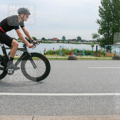 15.06.2025 - 27. Vierlanden-Triathlon H.Heesch http://msf.ph/oto/8052383 15.06.2025 10:57:44 Radfahren 48, 494, 508, 555, 753 meine-sportfotos.de