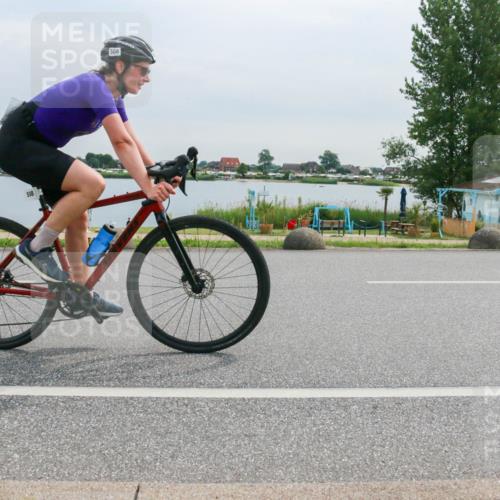 15.06.2025 - 27. Vierlanden-Triathlon H.Heesch http://msf.ph/oto/8052390 15.06.2025 10:57:48 Radfahren 215, 508, 555 meine-sportfotos.de