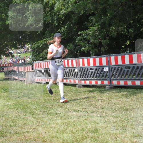 21.06.2025 - 27. Vierlanden-Triathlon KatJ http://msf.ph/oto/8052391 15.06.2025 11:56:20 Ziel 553 meine-sportfotos.de
