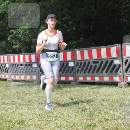 21.06.2025 - 27. Vierlanden-Triathlon KatJ http://msf.ph/oto/8052401 15.06.2025 11:56:21 Ziel 553 meine-sportfotos.de