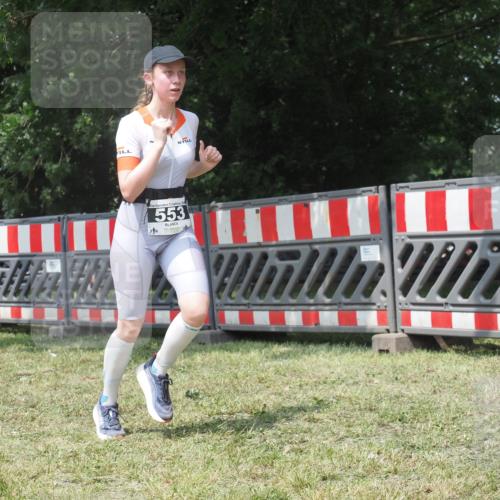 21.06.2025 - 27. Vierlanden-Triathlon KatJ http://msf.ph/oto/8052404 15.06.2025 11:56:22 Ziel 553 meine-sportfotos.de