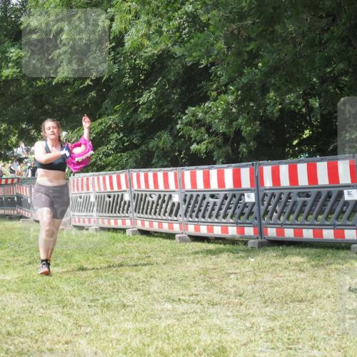21.06.2025 - 27. Vierlanden-Triathlon KatJ http://msf.ph/oto/8052413 15.06.2025 11:56:56 Ziel 549, 581 meine-sportfotos.de