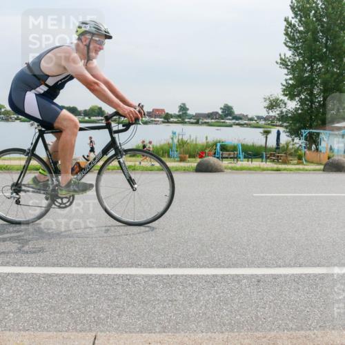 15.06.2025 - 27. Vierlanden-Triathlon H.Heesch http://msf.ph/oto/8052435 15.06.2025 10:58:36 Radfahren 64, 144, 387, 693 meine-sportfotos.de