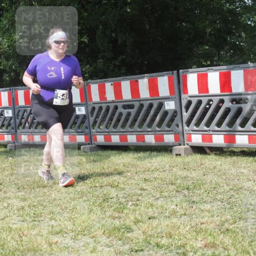 21.06.2025 - 27. Vierlanden-Triathlon KatJ http://msf.ph/oto/8052436 15.06.2025 11:57:03 Ziel 549, 581 meine-sportfotos.de
