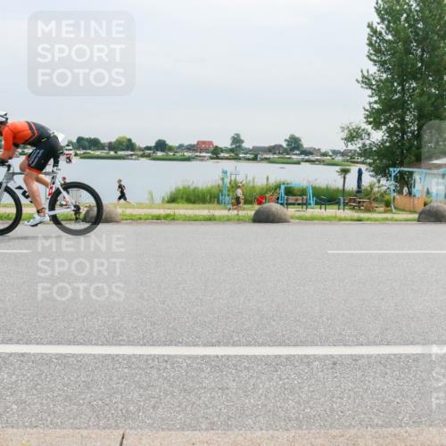 15.06.2025 - 27. Vierlanden-Triathlon H.Heesch http://msf.ph/oto/8052437 15.06.2025 10:58:37 Radfahren 64, 144, 387, 693 meine-sportfotos.de