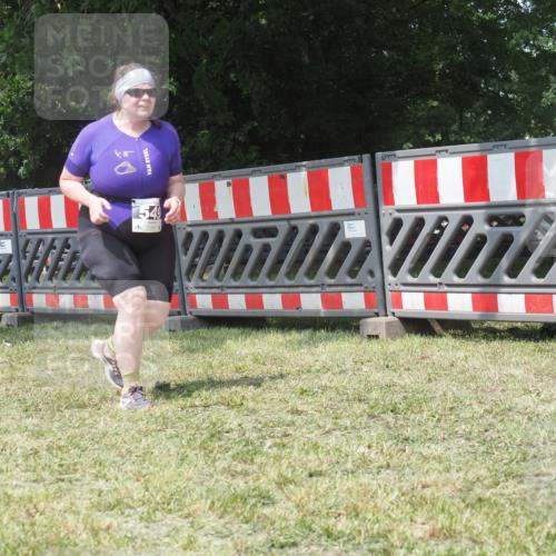 21.06.2025 - 27. Vierlanden-Triathlon KatJ http://msf.ph/oto/8052438 15.06.2025 11:57:04 Ziel 549 meine-sportfotos.de